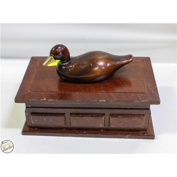VINTAGE DUCK JEWELRY BOX