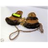 Image 1 : HANDMADE INFANT INDIGENOUS STYLE MITTS