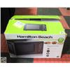 Image 1 : HAMILTON BEACH 700W MICROWAVE