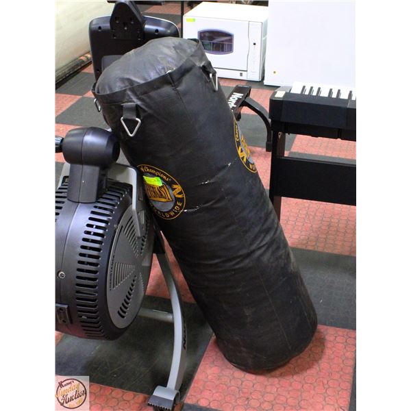 EVERLAST PUNCHING BAG