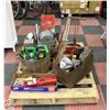 Image 1 : PALLET LOT OF VINTAGE/ANTIQUE FARM COLLECTABLES,