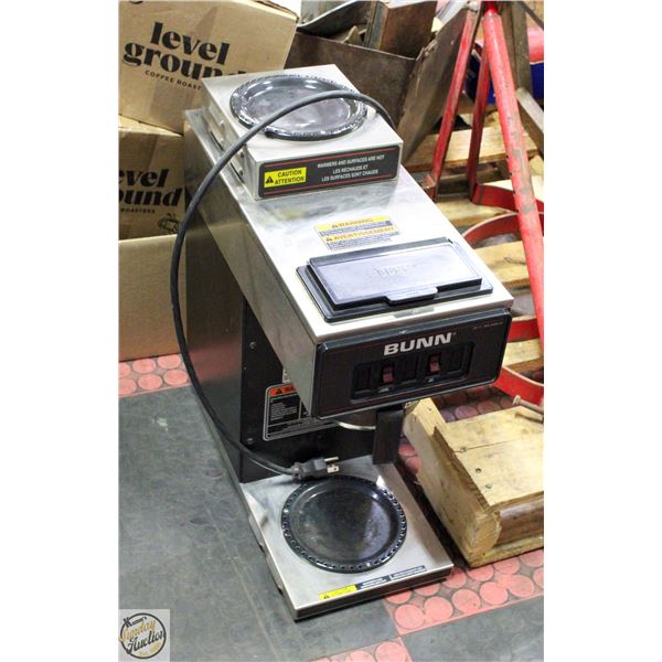 BUNN COMMERCIAL COFFEE MAKER (W/3 POTS/COFFEE