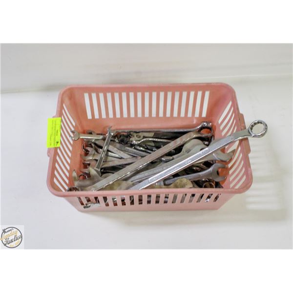 LOT OF DOUBLE SIDED WRENCHES MAINLY GRAY TOOLS