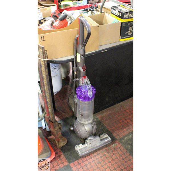 DYSON STANDUP BALL VACUUM MODEL DC42