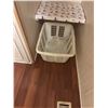 Image 1 : Laundry basket