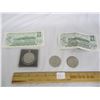 Image 6 : Lot of 3 Vintage Tokens and 2 Canadian One Dollar Bills