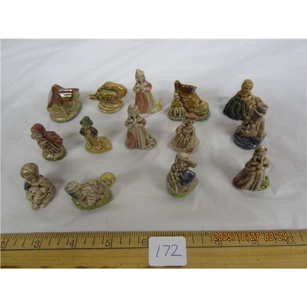 Lot of Vintage Red Rose Tea Wade Ornaments Nursery Rymes