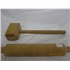 Image 5 : Lot of 3 Wooden Kitchen Items Meat Hammer , 2 Rolling Pins