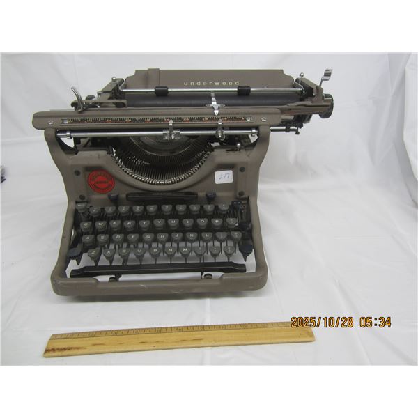 Vintage Underwoods Typewriter