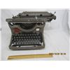 Image 1 : Vintage Underwoods Typewriter