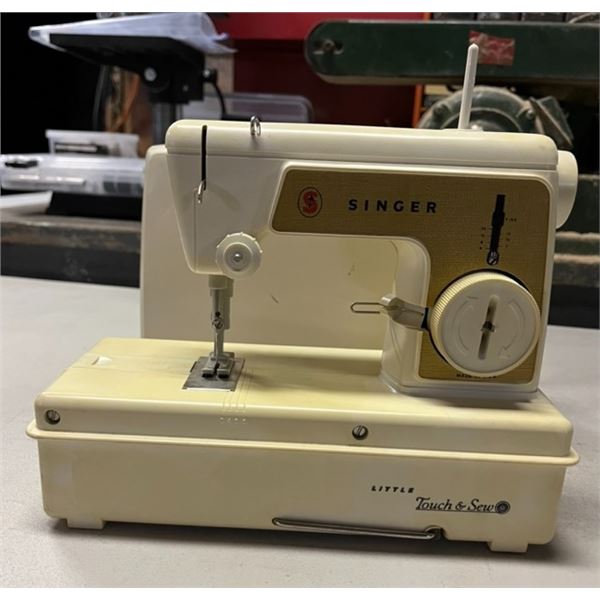 Vintage Singer Sewing Machine ‘Little Touch & Sew’ - working