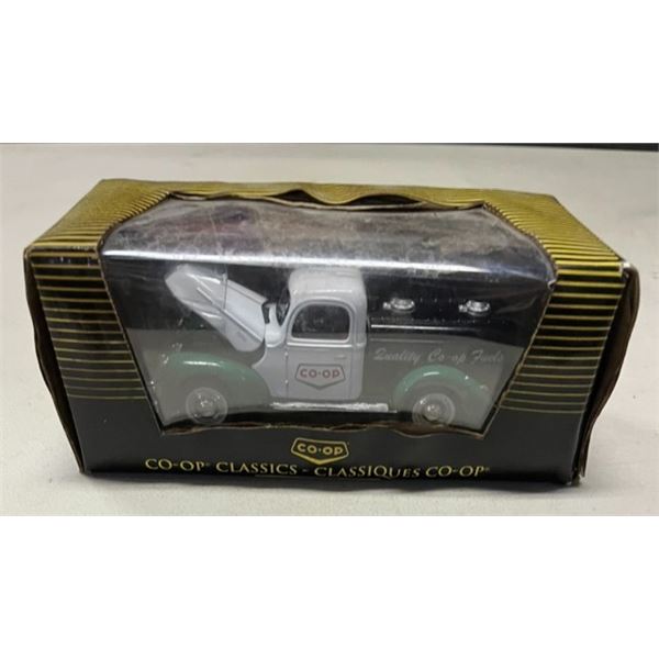 1940 Die-Cast CO-OP Tow Truck 1/32 Scale In Box