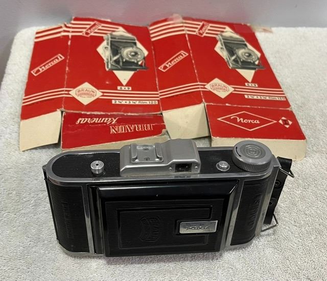 Vintage German BRAUN ‘NORCA' Folding Camera - Schmalz Auctions