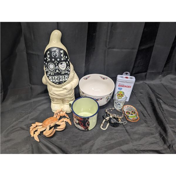 Day of the Dead lot, Includes Glowing Gnome Statue