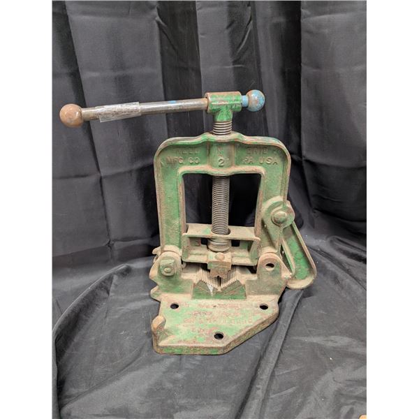 Antique Green Reed No2 PA USA Pipe Vise