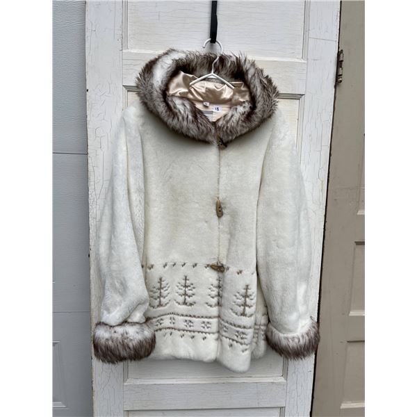 Nuage faux fur coat Size M- new condition