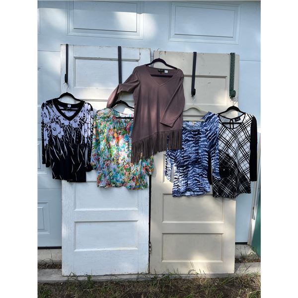 5 tunic tops- Laura, lizclainorne, michael kors, marallis, diane gilman- Size L