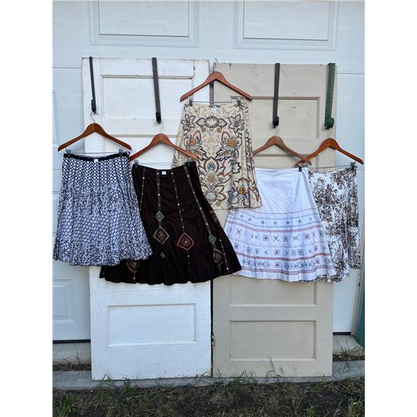 5 skirts sizes 10 - like new- 28"L