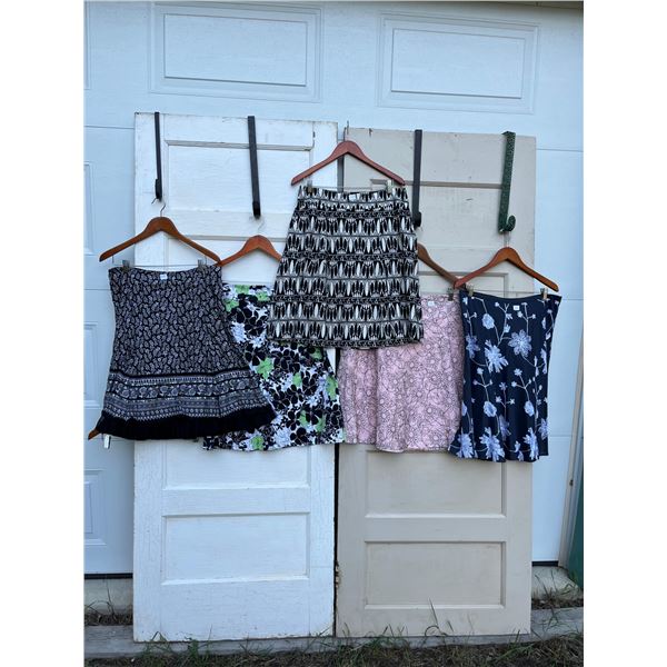 5 skirts sizes 12 - like new- 25"L