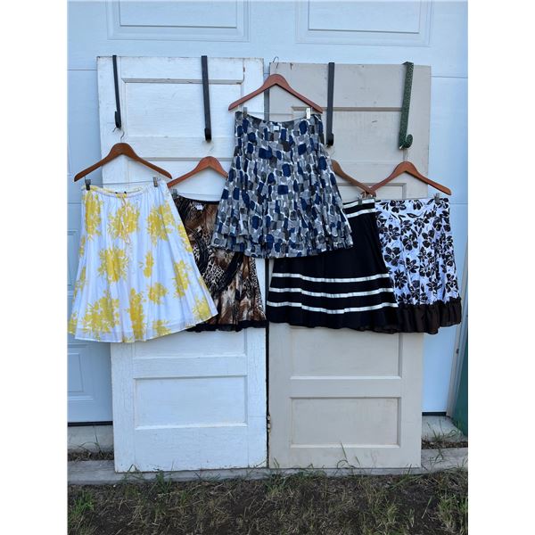 5 skirts sizes 14 - like new- 27"L