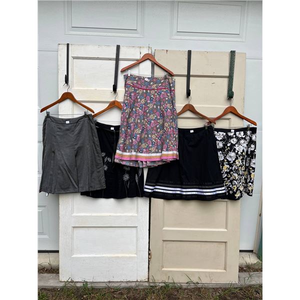 5 skirts sizes 14 - like new- 29"L