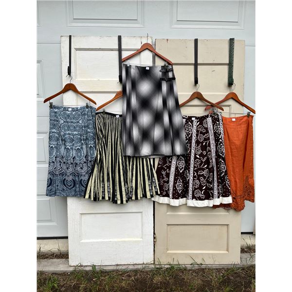 5 skirts sizes 12 - like new- 31"L