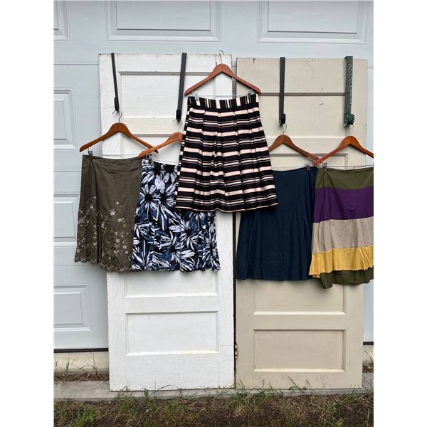 5 skirts sizes 12 - like new- 27"L