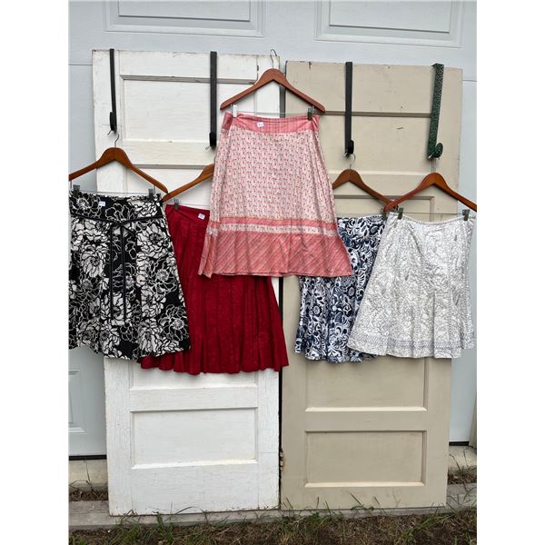 5 skirts sizes 10 - like new- 28"L