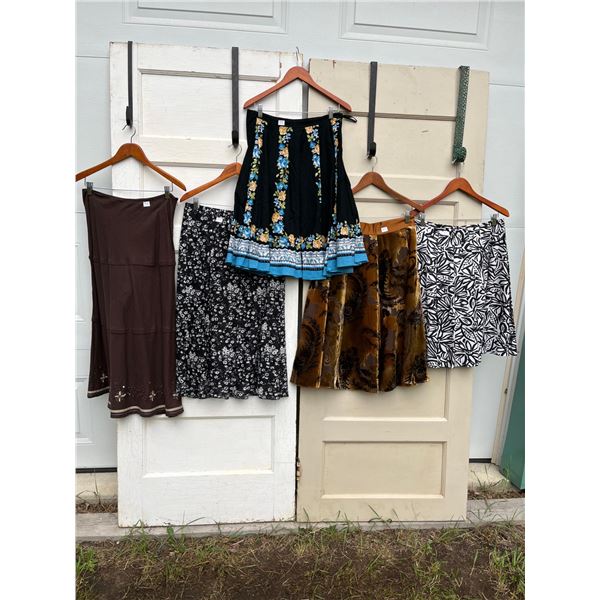 5 skirts sizes 10 - like new- 34"L