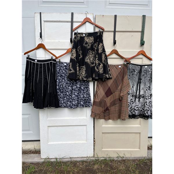 5 skirts sizes 12 - like new- 30"L