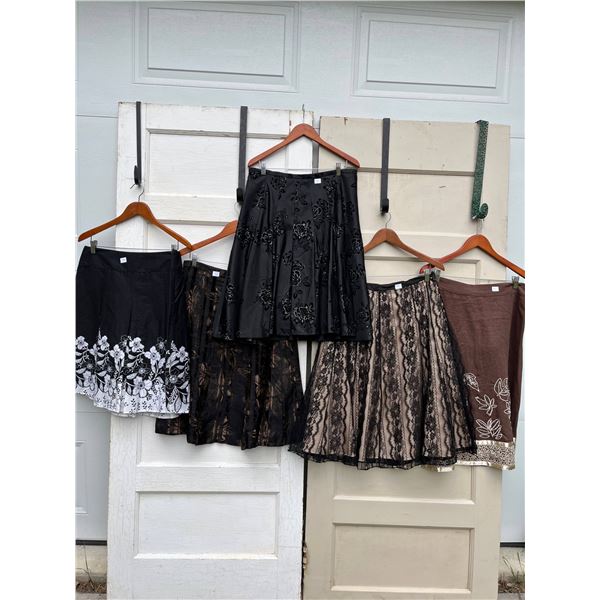 5 skirts sizes 14 - like new- 28"L