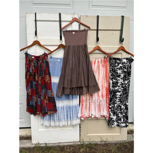 5 skirts sizes 10 - like new- 42"L