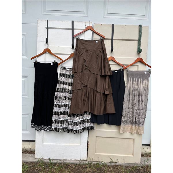 5 skirts sizes 8 - like new- 39"L