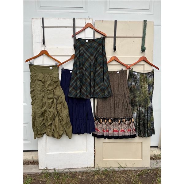 5 skirts sizes 8 - like new- 35"L