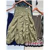 Image 2 : 5 skirts sizes 8 - like new- 35"L