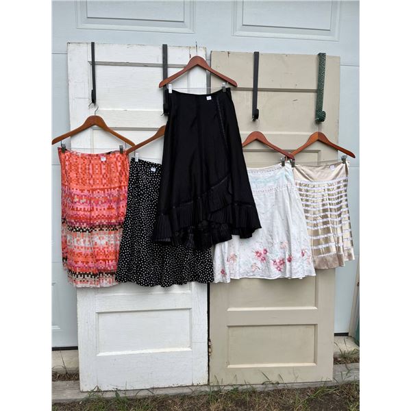 5 skirts sizes 6-10 - like new- 35"L