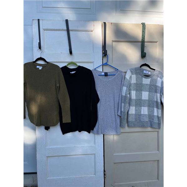 4 Knit pullover sweaters- size L- excellent condition