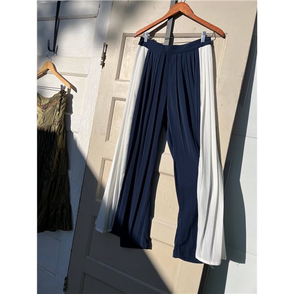 Skirt and pants- size XL- never worn