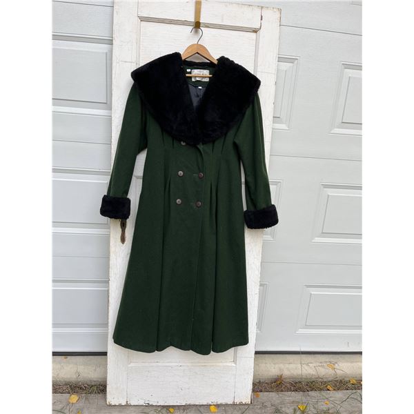 Vintage wool coat with fuax fur collar and cuffs- size L