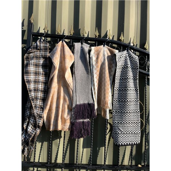 5 warm fashion scarves