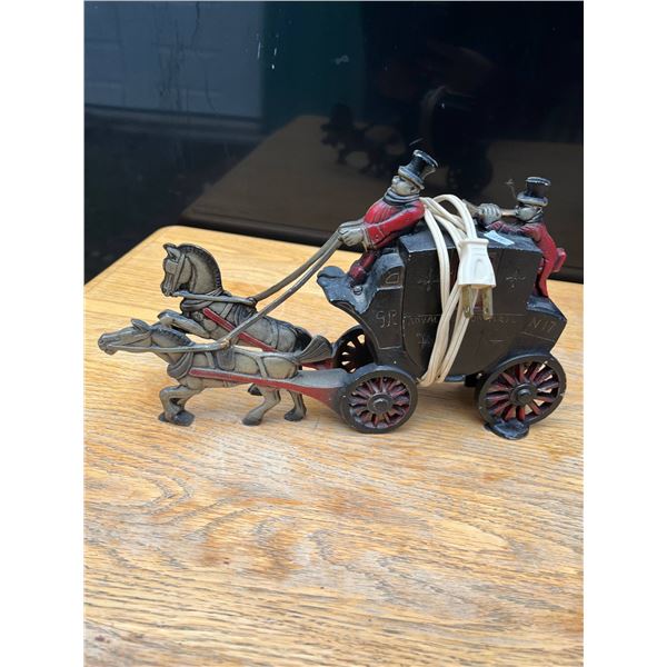 Cast iron horse and coach lamp- works- royal london mail