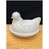 Image 1 : Mini milk glass hen on a nest