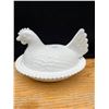 Image 1 : Vintage milk glass hen on a nest