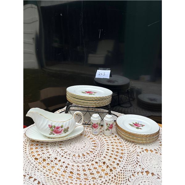 Northumbria fine bone China Plates an gravy boat- made in England- Carleton rose