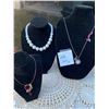 Image 1 : 3 costume jewelry necklaces