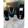 Image 1 : 3 necklaces and 1 bracelet