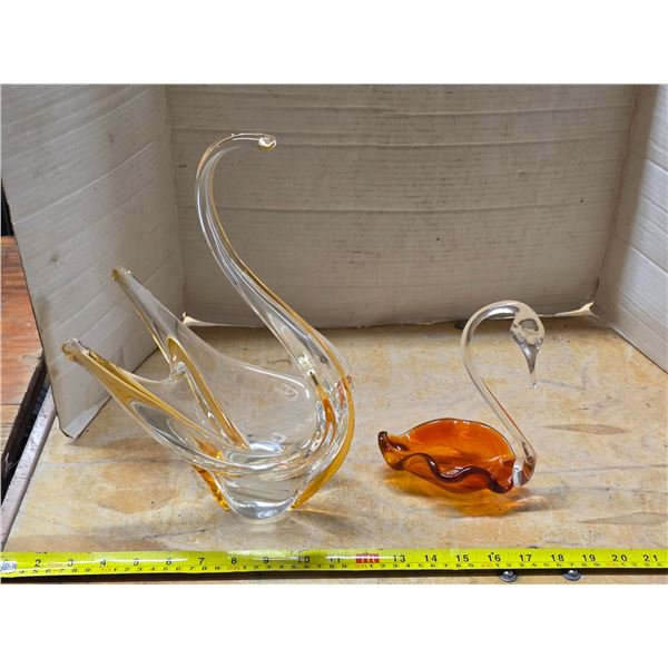 2 art glass swans