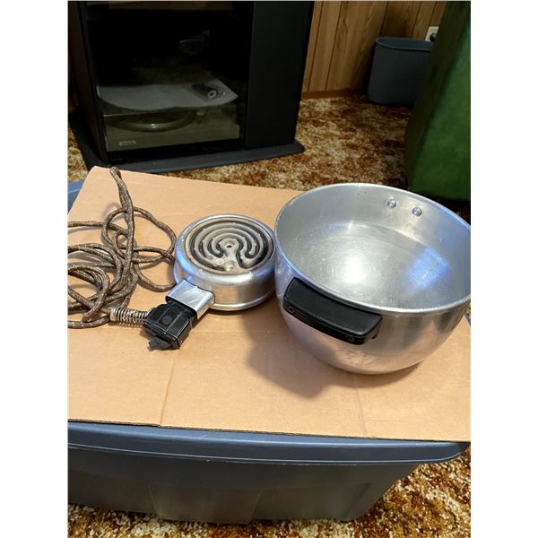 Speedy Hot Plate w/ Bowl.  Made by Filtro Products, Toronto.  7hp, 115v, 550 watts.
