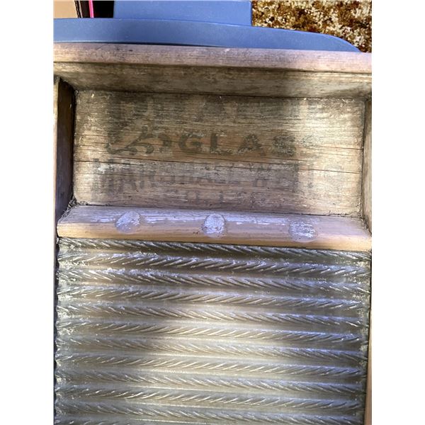 Glass Washboard. "Jubilee Glass Marshall-Wells Co. Ltd"
