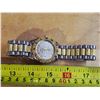 Image 2 : New quartz "sparkling crystal" wrist watch - gold coloured